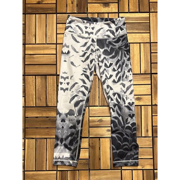 Lululemon Cropped Yoga Athletic Leggings Women's 2 Gray White - Picture 1 of 6